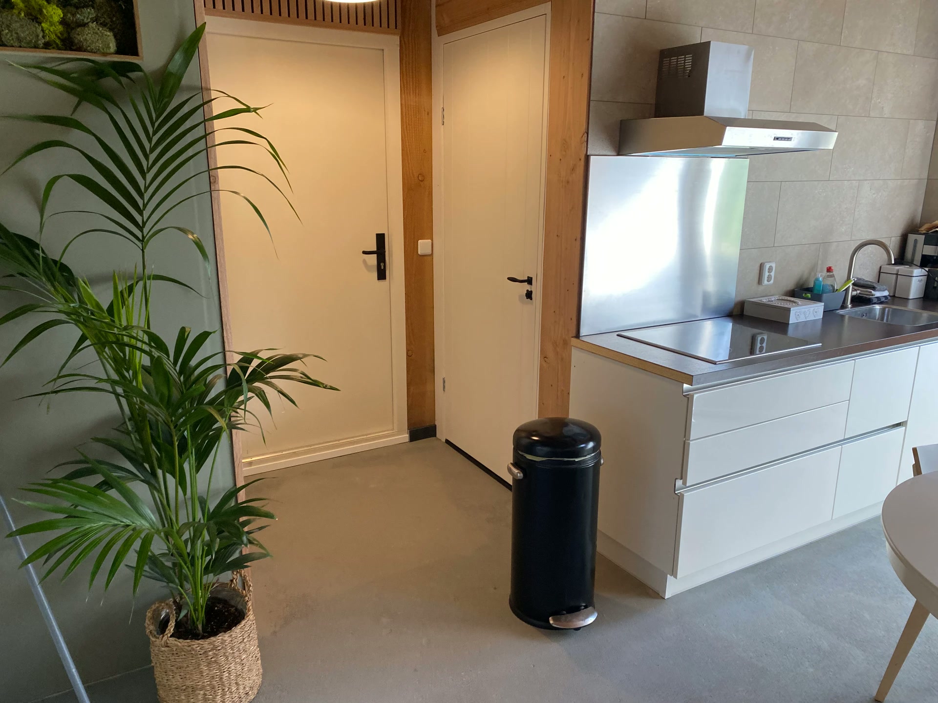 Huisje voor 11 personen: keuken met inductiekookplaat en afzuigkap