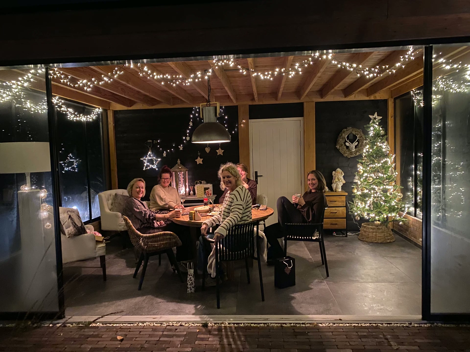 Kerstdiner met de groep in het glazen paviljoen