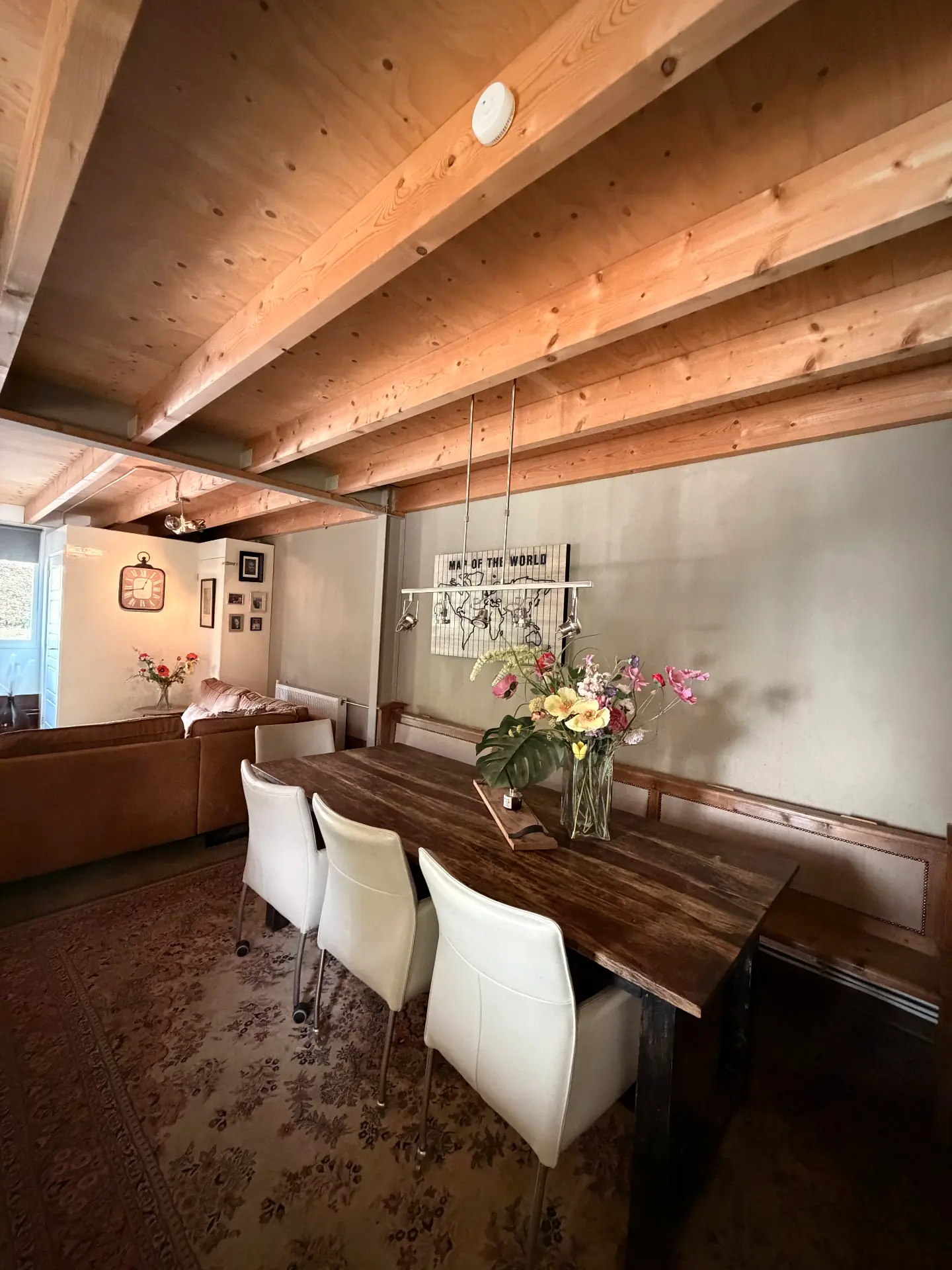 Grote eettafel in het huisje voor 9 personen